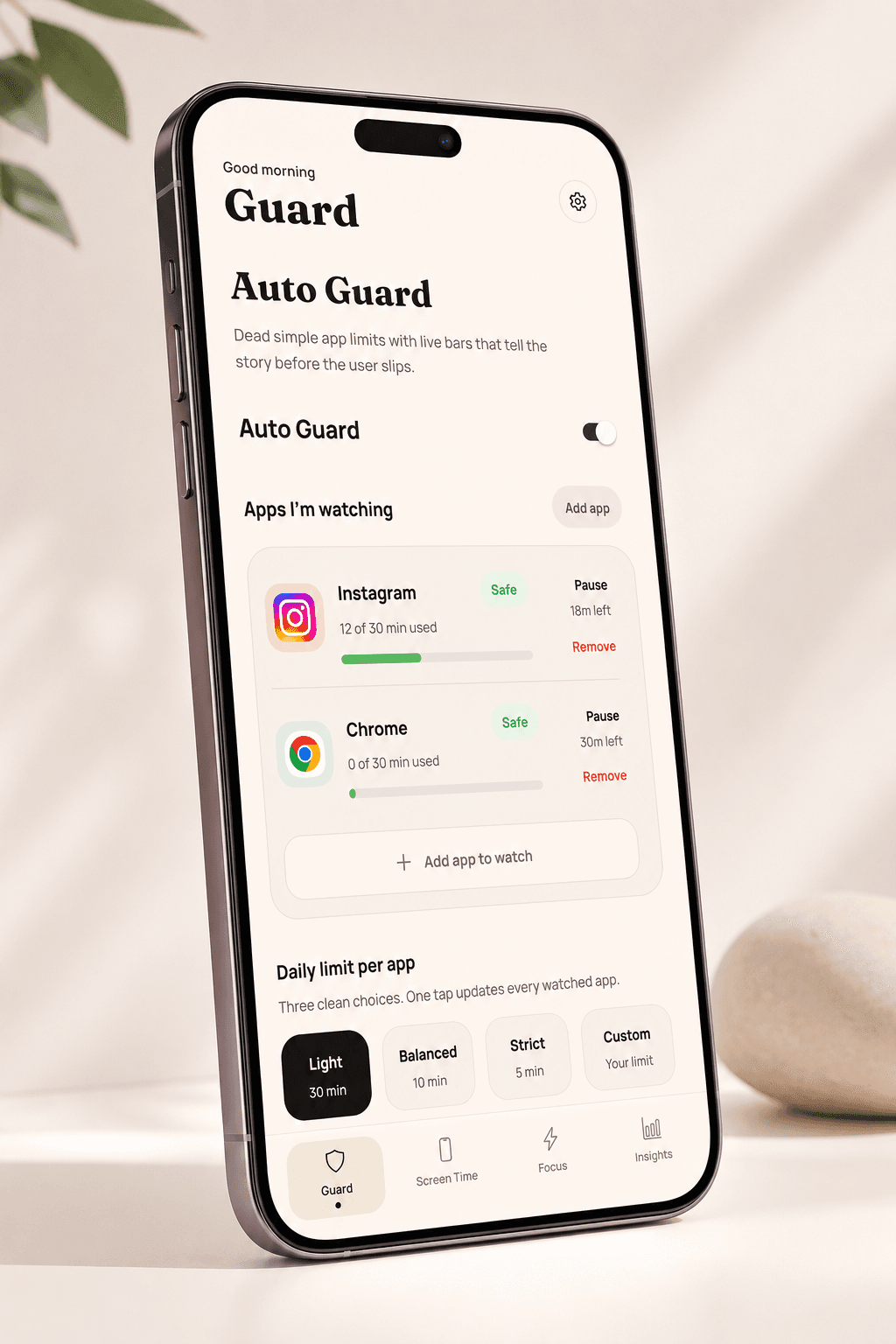 DeepLock Auto Guard screen showing watched apps and daily app limits.